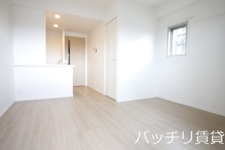 居室・リビング　別号室の画像。現況を優先します。