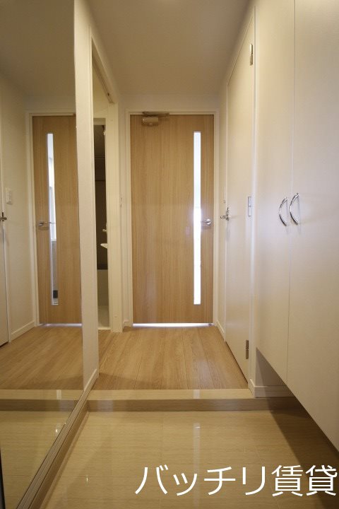 玄関　別号室の画像。現況を優先します。