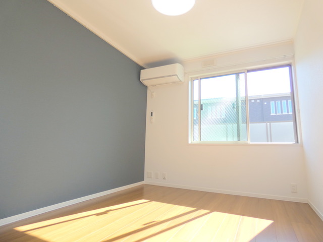 居室・リビング　★大きな窓が嬉しい／明るい9.7帖のリビング★