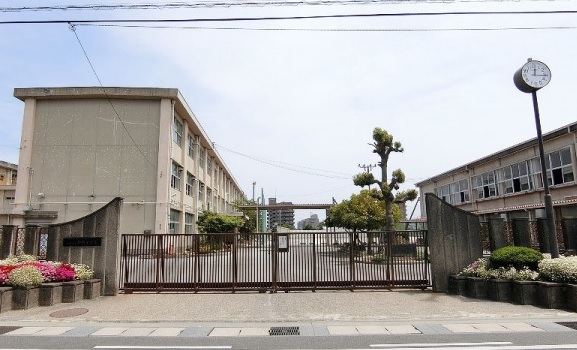 中学校　岐阜市立加納中学校（中学校）まで1494m