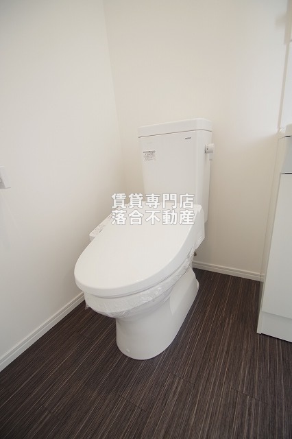 トイレ　落ち着いた色調のトイレ