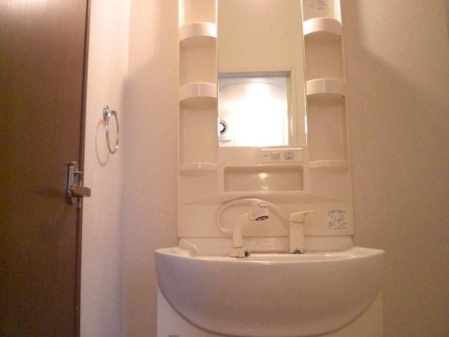 洗面設備　シャンプードレッサー付きです☆