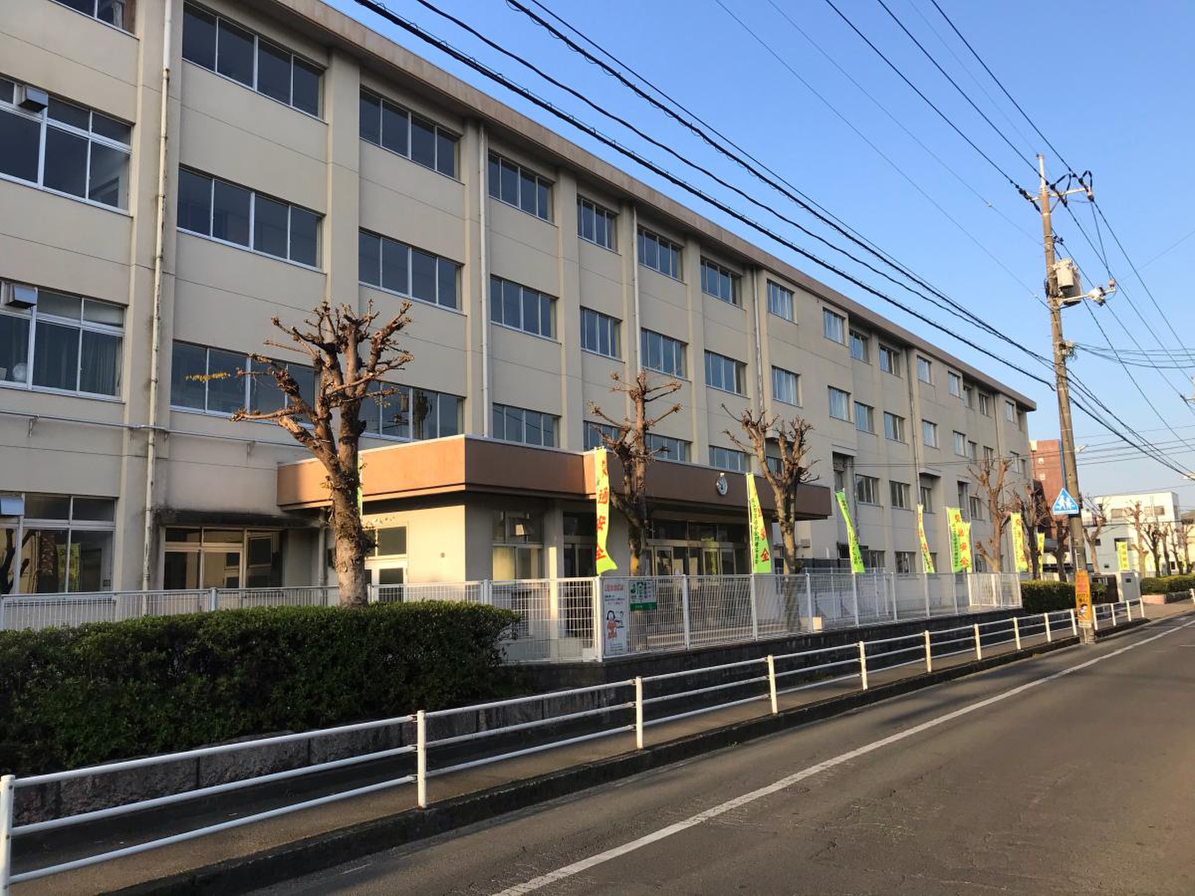 小学校　岡山市立三門小学校（小学校）まで321m
