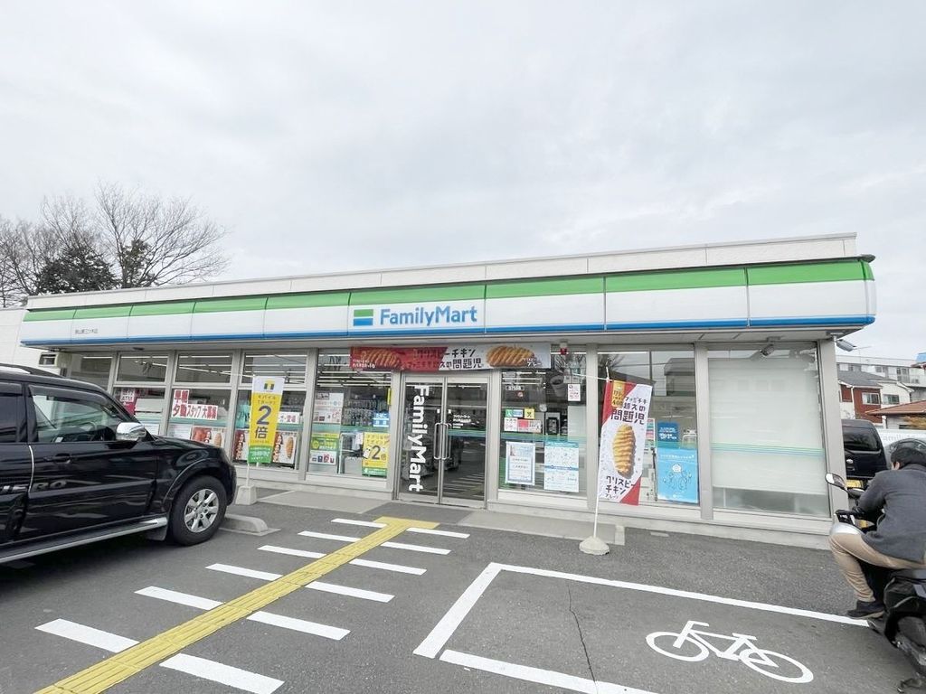 コンビニ　ファミリーマート狭山東三ツ木店（コンビニ）まで350m