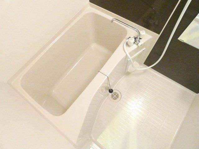 バス・シャワールーム　広めの浴室です。