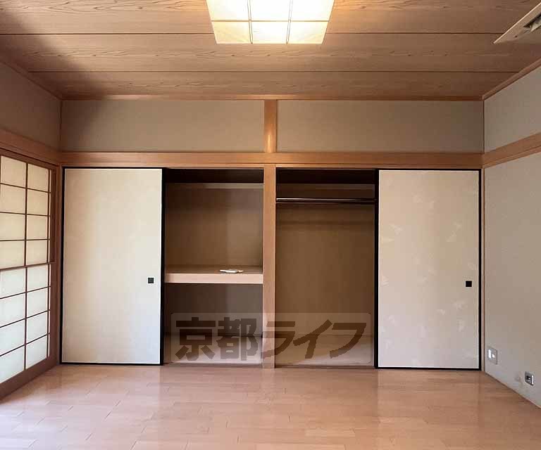 収納　十分な収納力を確保した押入れです。