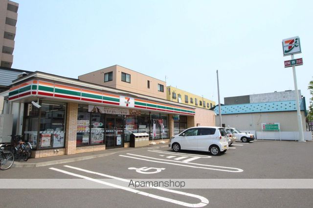 コンビニ　セブンイレブン（コンビニ）まで204m