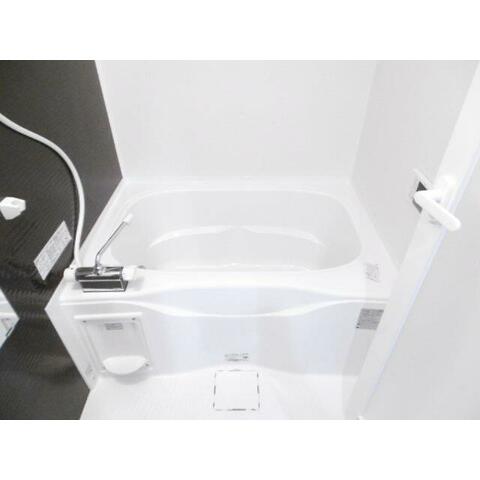 バス・シャワールーム　落ち着いた空間のお風呂です