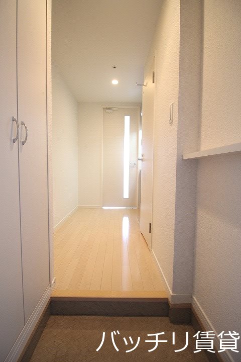 玄関　別号室タイプの為、現状を優先致します。