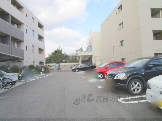 駐車場　駐車場