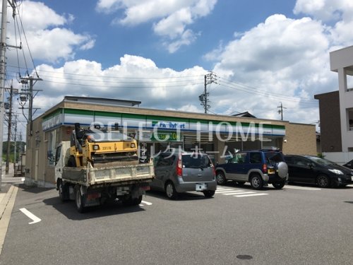 コンビニ　ファミリーマート 岡崎河原町店（コンビニ）まで597m