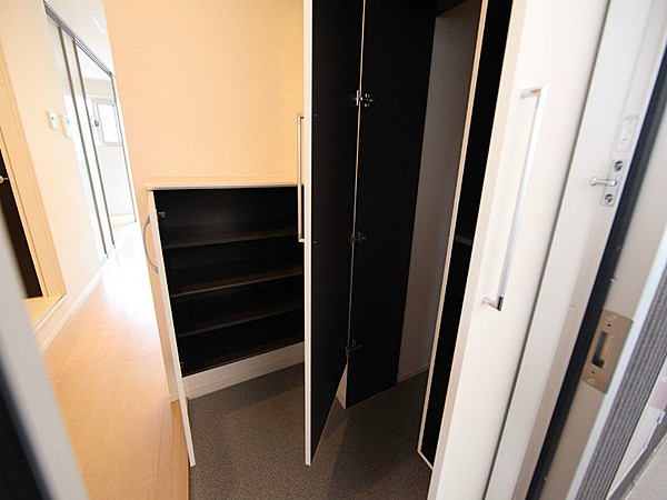 玄関　※同物件他部屋写真