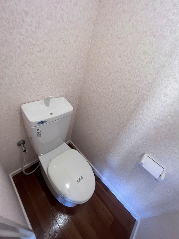 ＪＲ大阪環状線 野田駅 徒歩8分 5階建 築41年のトイレ写真