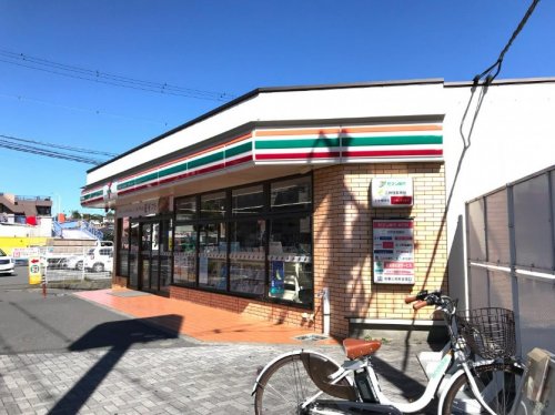 コンビニ　セブンイレブン 横浜六ツ川店（コンビニ）まで526m