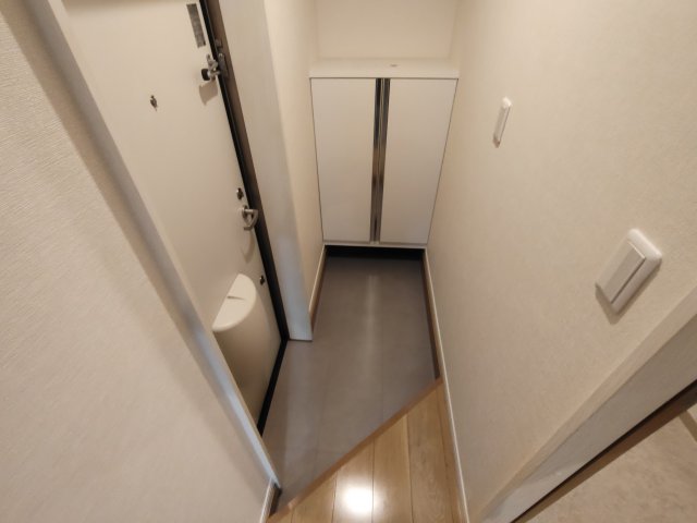 玄関　同物件、別のお部屋の写真です。