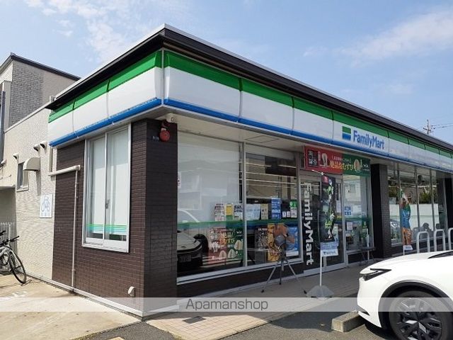 コンビニ　ファミリーマートさん（コンビニ）まで470m