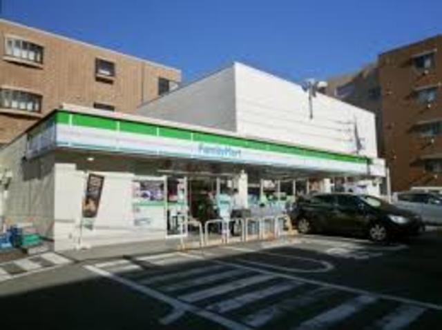 コンビニ　ファミリーマート松が丘二丁目店（コンビニ）まで946m