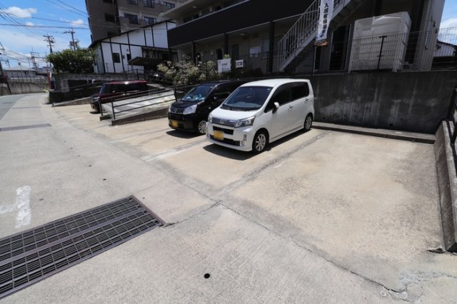 駐車場　車をお持ちの方に嬉しい駐車場付きの物件です