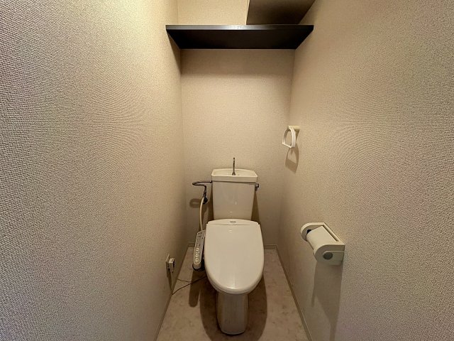 トイレ　掲載写真は同型の左右反転の部屋を掲載しております。仕様等が異