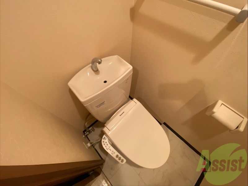 トイレ　こちらはトイレです。清潔感があり、安心して使用できます。