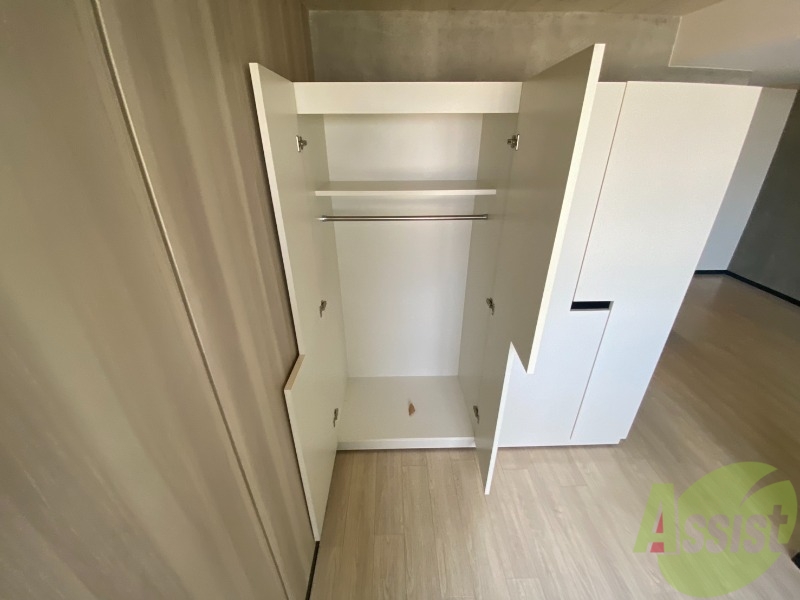 収納　収納を開けてみました。奥行きがありますね。