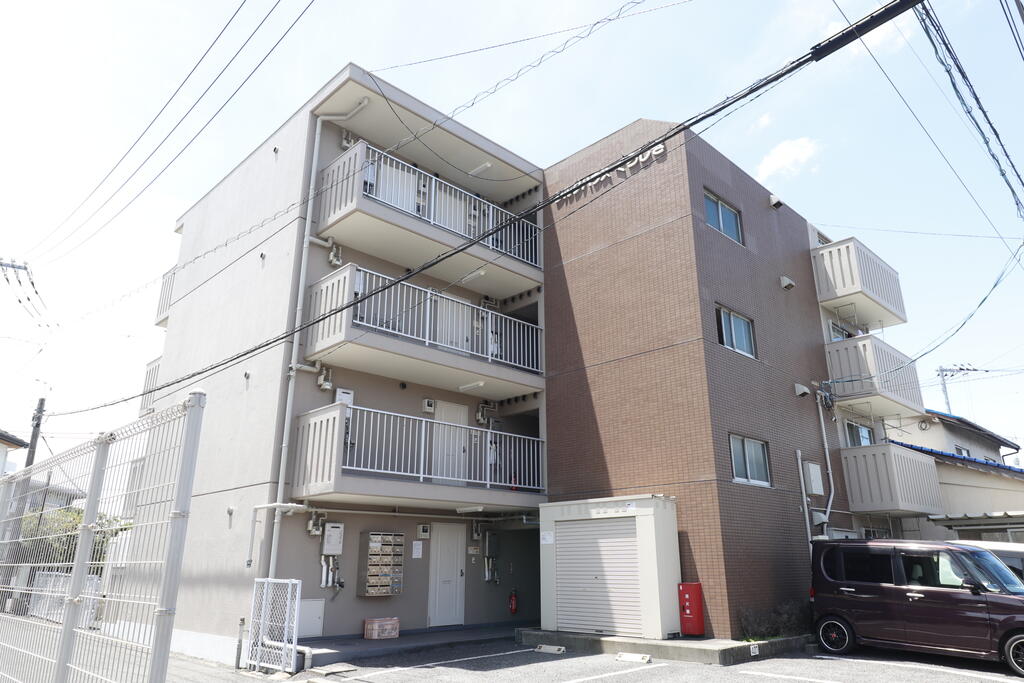 建物外観　白楽町にある１Kの物件です♪