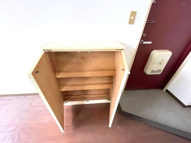 収納　イメージとして同マンション他部屋を表示しています