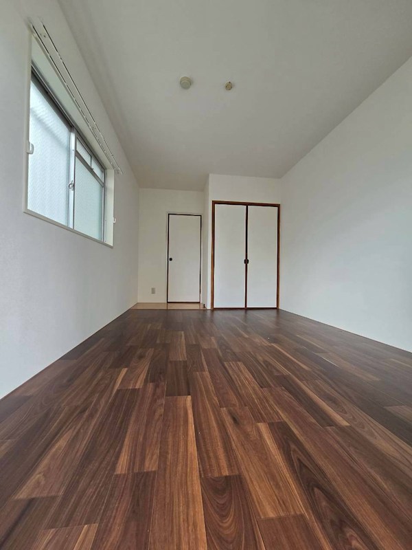 プレアール鷹の巣IIの居間写真