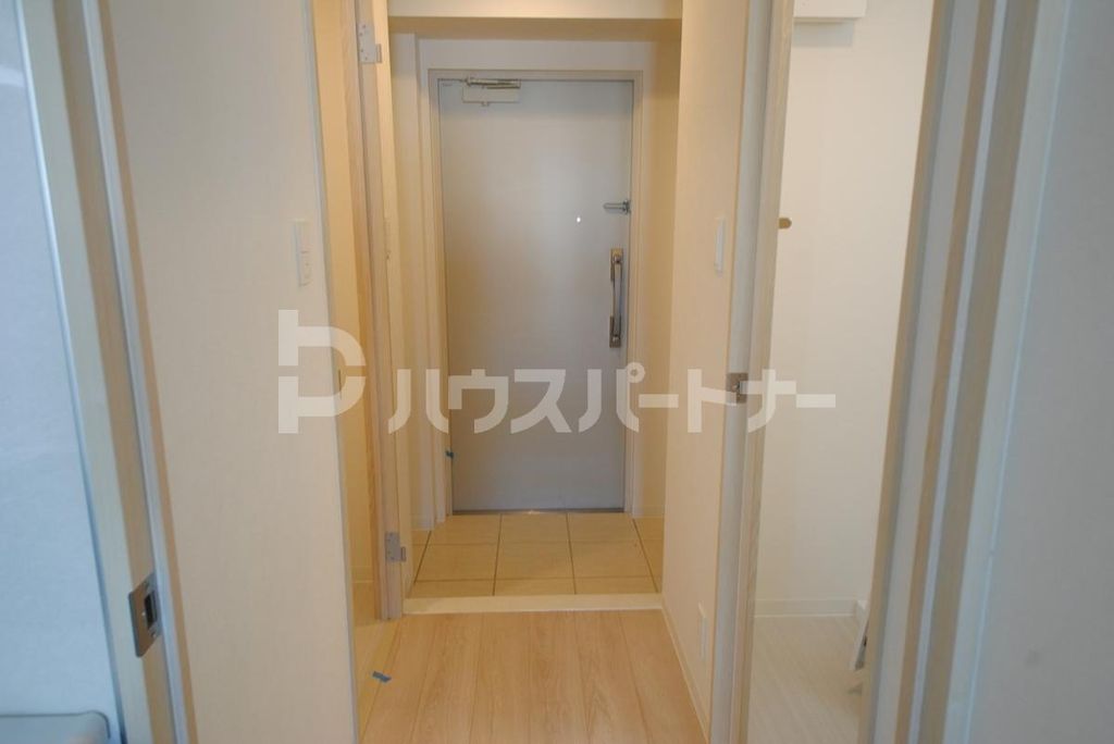 玄関　建築中です。