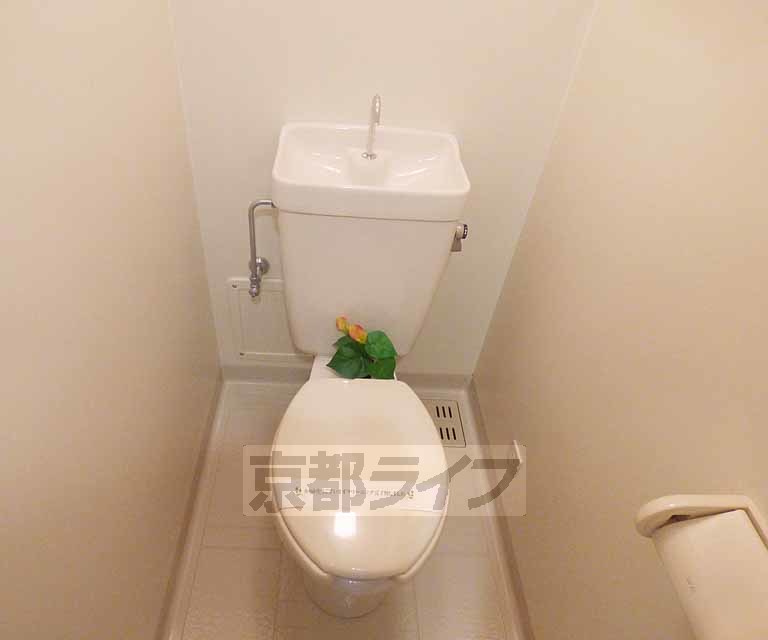 地下鉄烏丸線 今出川駅 徒歩5分 8階建 築28年のトイレ写真