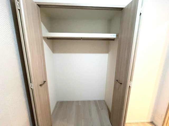収納　写真は、他部屋の同間取りです(現況優先)