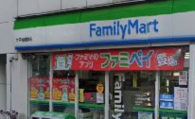 コンビニ　ファミリーマート大田梅屋敷店（コンビニ）まで210m