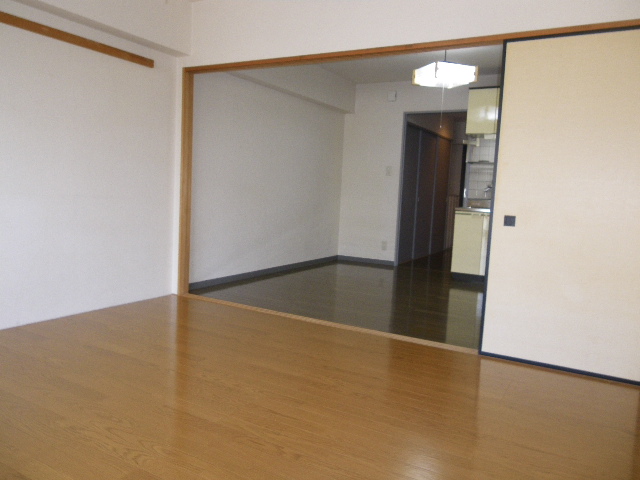 居室・リビング　写真は参考資料であり現状を優先いたします。