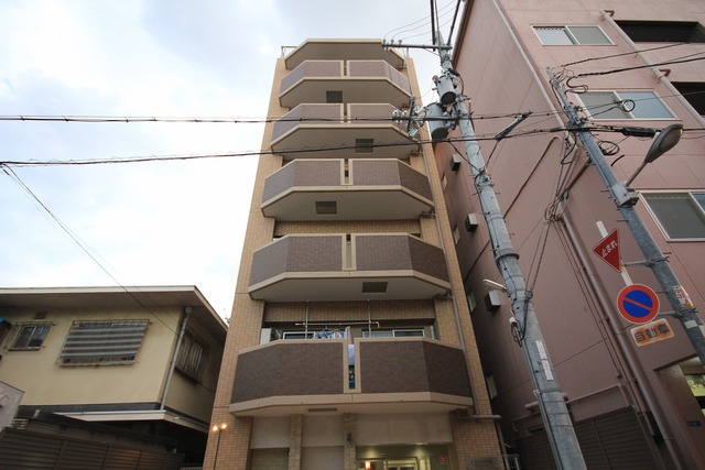 大阪市東住吉区山坂のマンションの建物外観