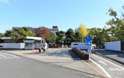 コンビニ　ファミリーマート 津栗真中山店（コンビニ）まで295m