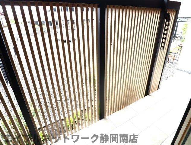 バルコニー　お洗濯にも便利なバルコニー付き