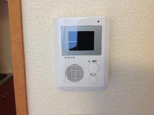 セキュリティ　モニター付きインターフォンで来客の確認が出来ます。