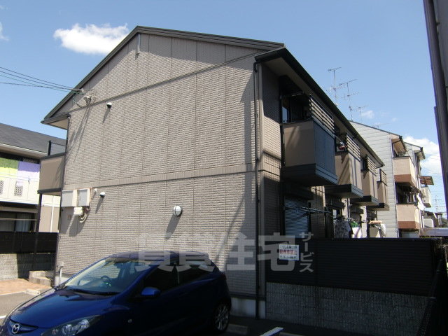 京都市西京区桂河田町のアパートの建物外観
