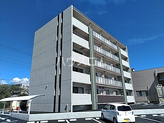 ルパーブ永田町の建物外観