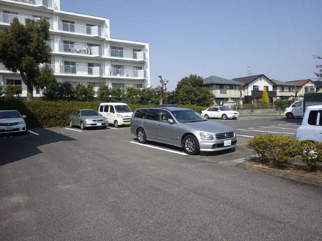 【シャトレベール青山の駐車場】