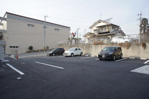 【グランドソレイユの駐車場】