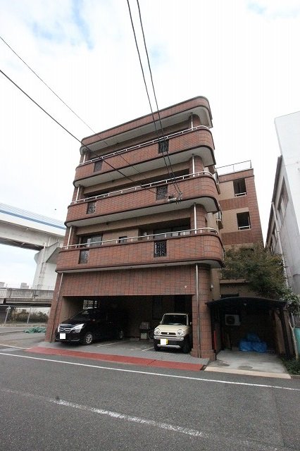 広島市中区光南のマンションの建物外観