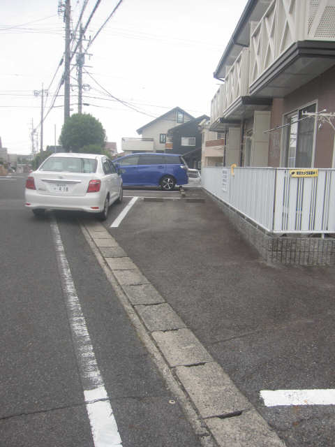 【クラウン杉本　Ｄの駐車場】