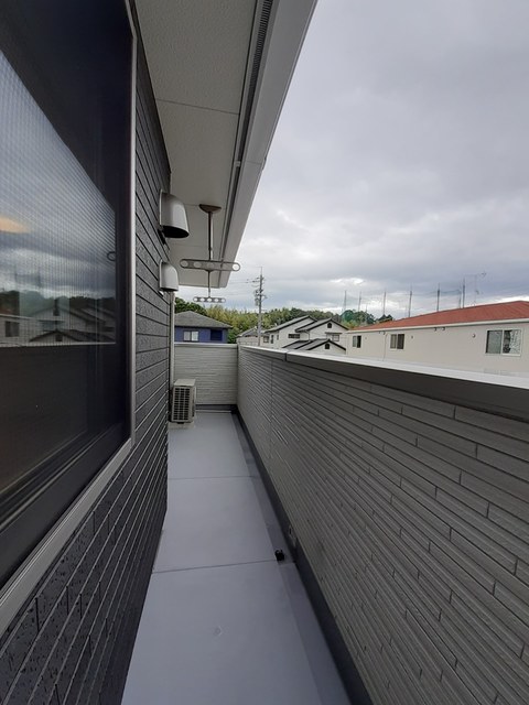 【出雲市斐川町上直江のアパートのバルコニー】