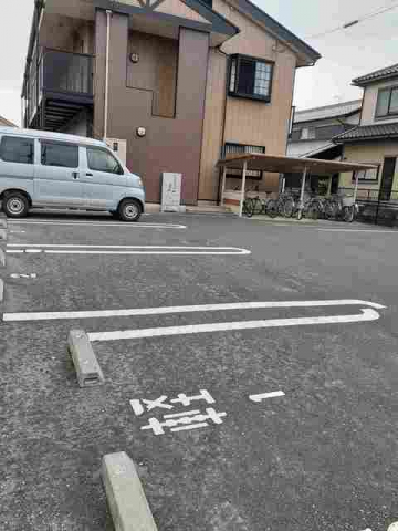 【ヴィル　クラージュの駐車場】