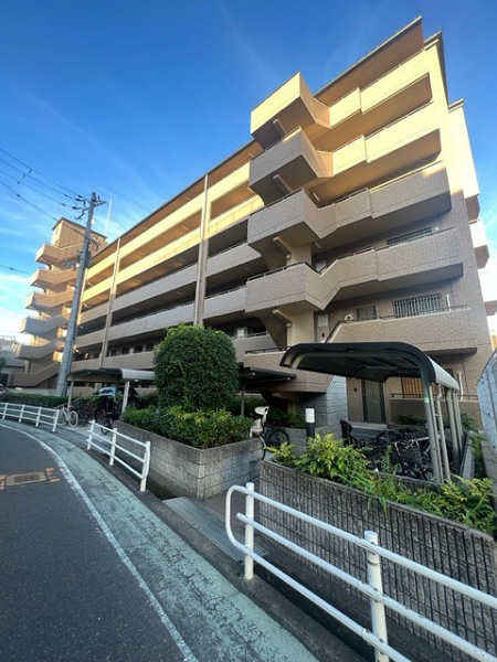 吹田市春日のマンションの建物外観