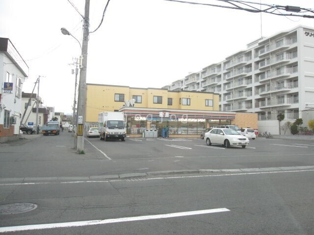 【札幌市西区八軒三条西のマンションのコンビニ】