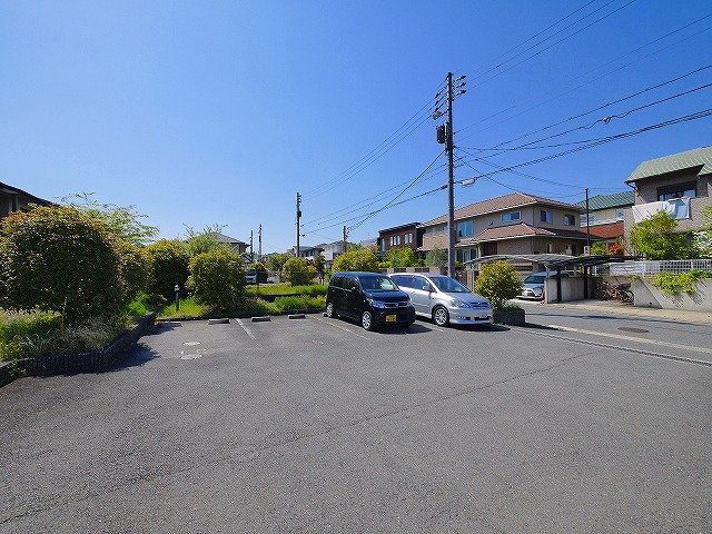 【相楽郡精華町光台のアパートの駐車場】