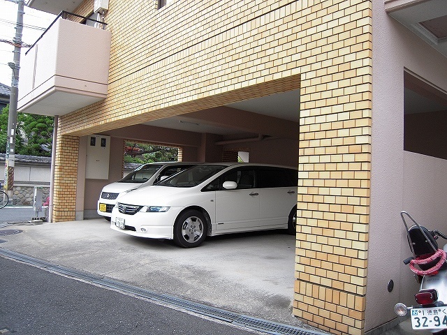 【エミネンス神田の駐車場】