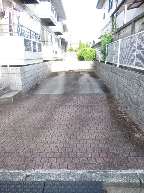 【豊橋市西郷町のアパートのエントランス】